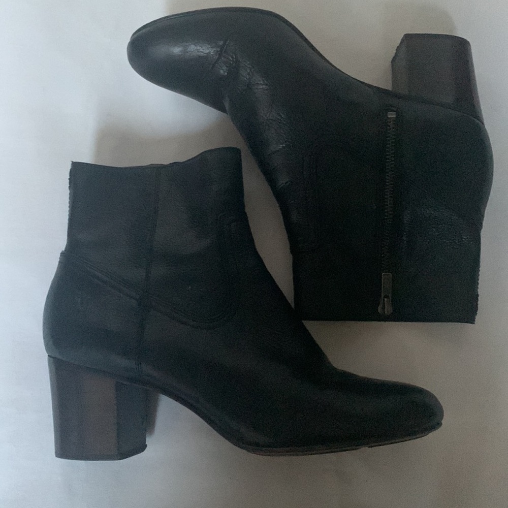 Black leather Frye heel boots size 11